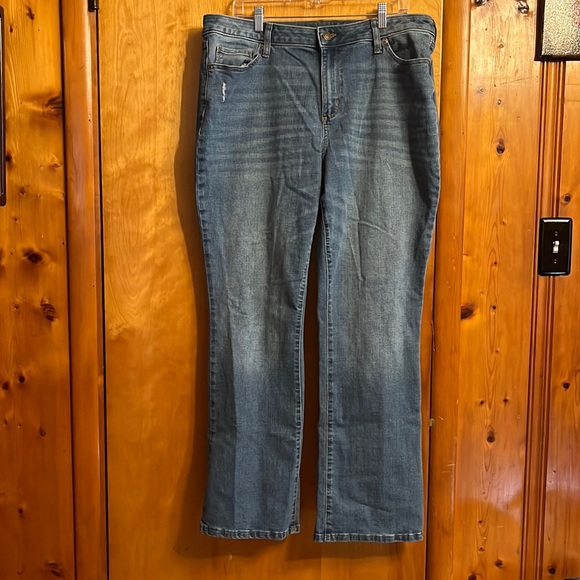 Curvy Boot Cut Jeans Size 18R - Picture 1 of 5